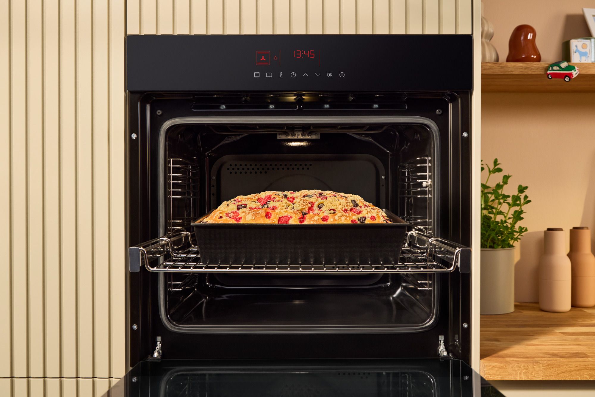 Puszyste ciasto drożdżowe z owocami – smak lata na talerzu