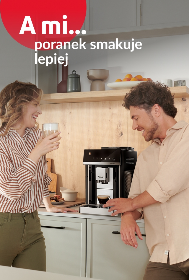 Para pije białą kawę z ekspresu. A mi poranek smakuje lepiej.