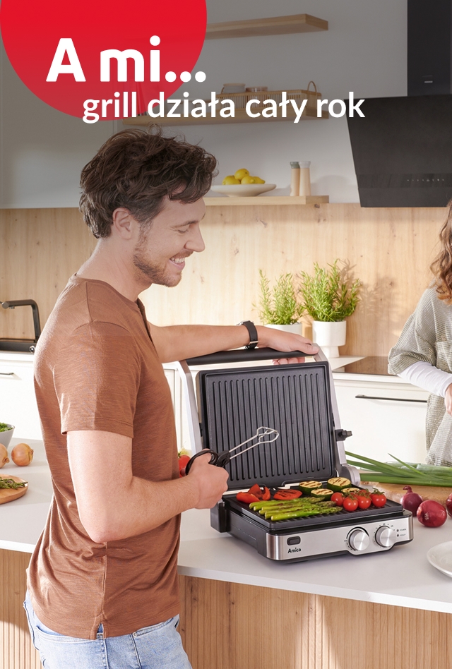 mężczyzna szykuje jedzenie w opiekaczu. A mi grill działa cały rok.