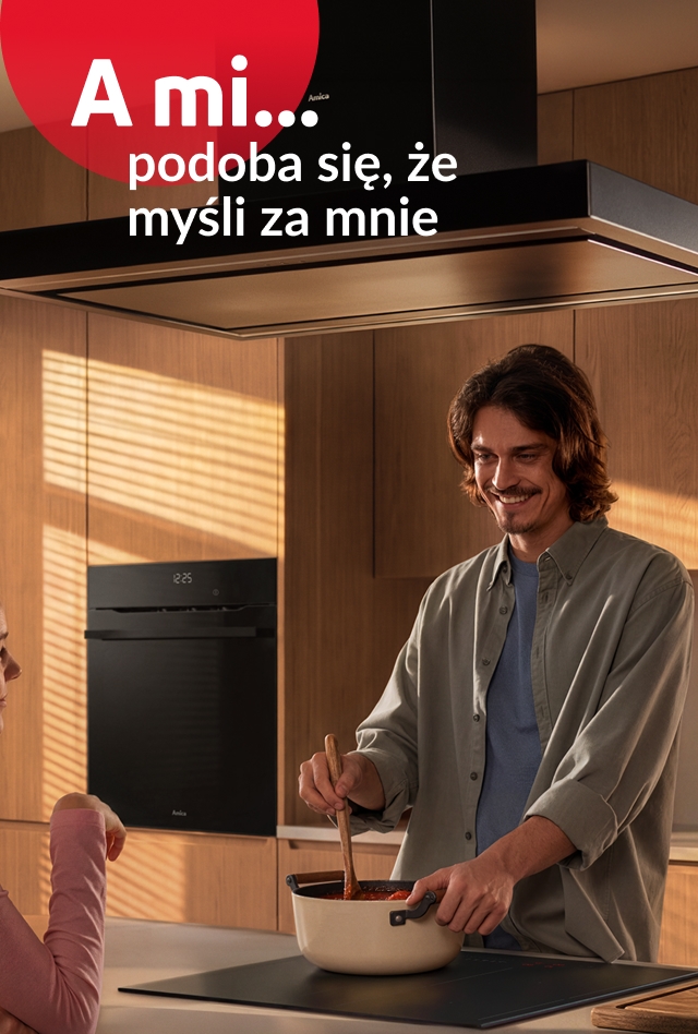 A mi podoba się, że myśli za mnie. Mężczyzna szykuje posiłek na płycie indukcyjnej.