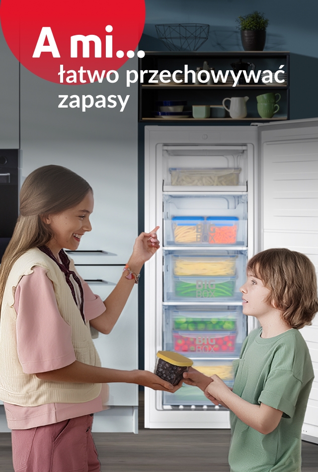 Dzieci stoją przy zamrażarce. A mi łatwo przechowywać zapasy.