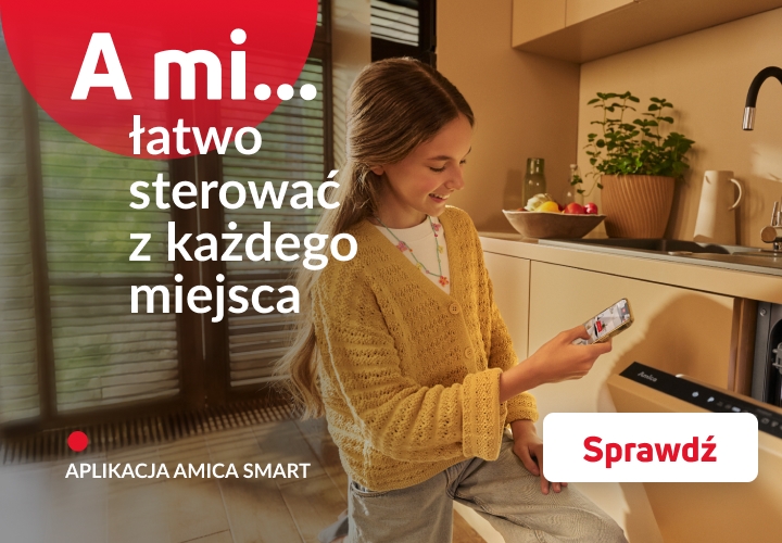 dziewczyna steruje zmywarką z aplikacji w telefonie