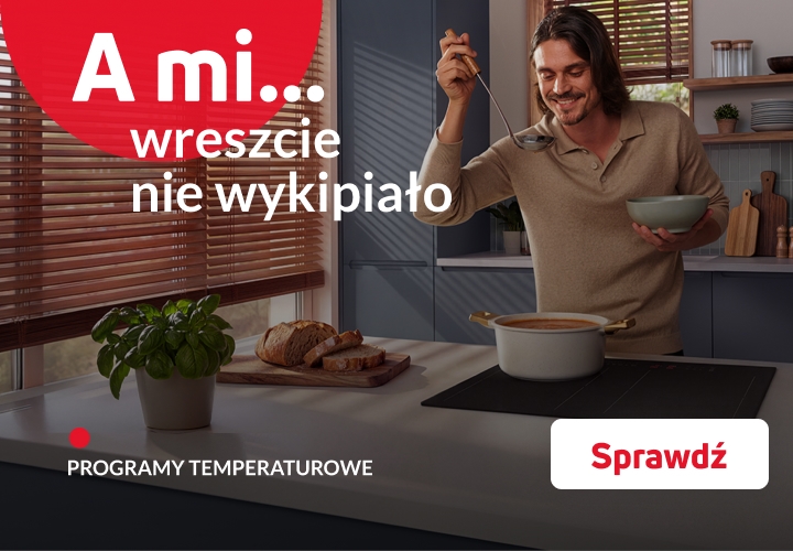 Mężczyzna pr&oacute;buje zupy ugotowanej na płycie indukcyjnej