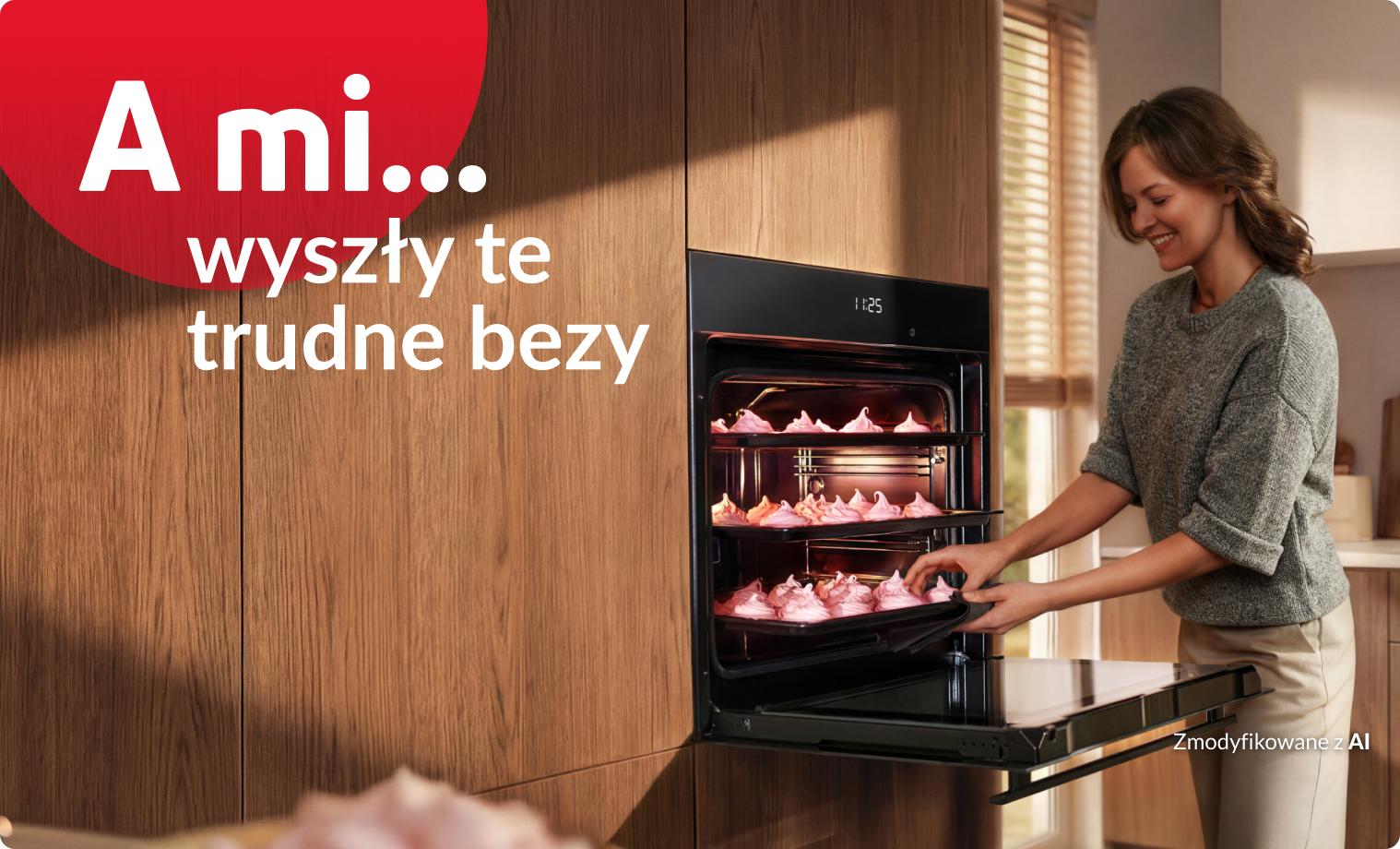 Kobieta wyjmuje r&oacute;żowe bezy z piekarnika