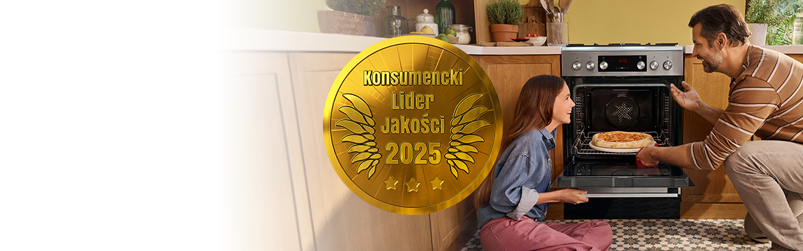 tata z córką wyjmują pizze z kuchni wolnostojącej, logo Konsumencki Lider Jakości 2025