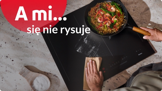 płyta indukcyjna z gotującym się jedzeniem