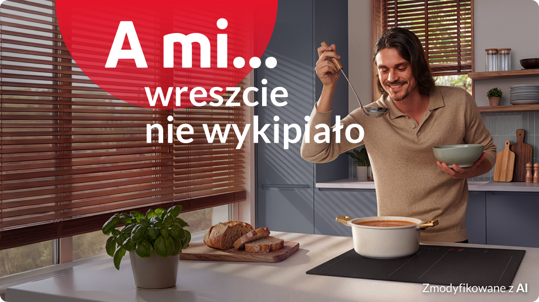 mężczyzna próbuje zupy ugotowanej na płycie indukcyjnej