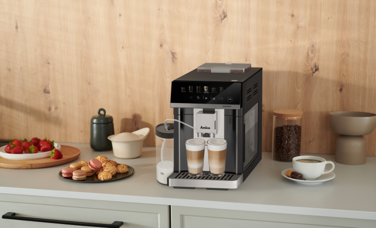 dwie białe kawy zrobione w ekspresie