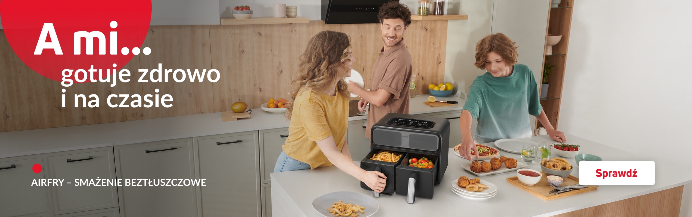 Rodzina szykuje posiłek przy użyciu AirFryer